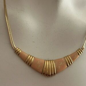 4/$50 enamel Elegant Gold and Peach Necklace 14-16 inches 😊